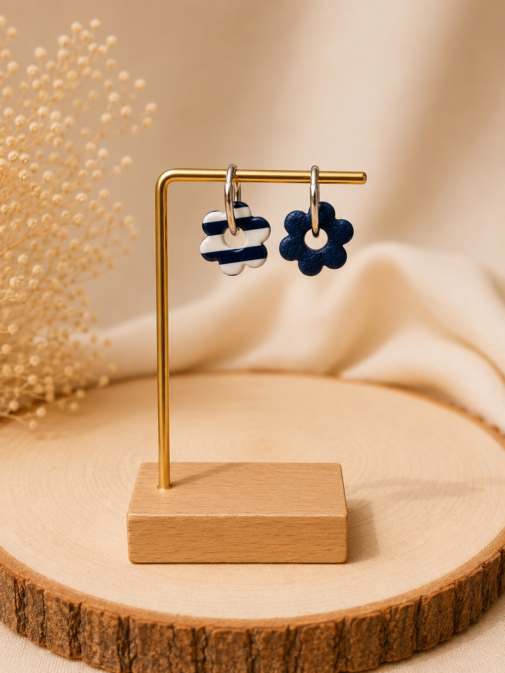 Créoles Marina Réversible – Boucles d’oreilles artisanales en pâte polymère | Bleu marine, bleu & blanc