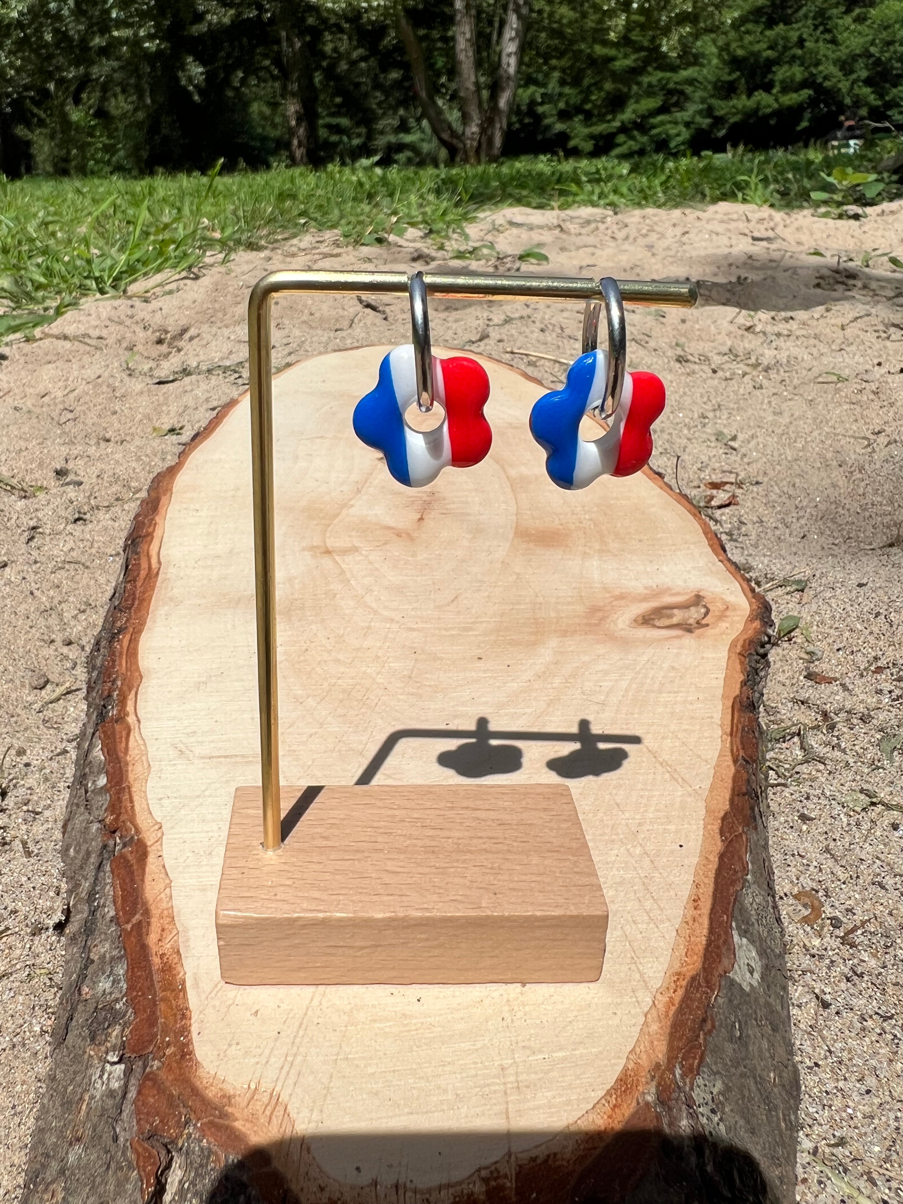 Créoles Tricolore – Boucles d’oreilles artisanales en pâte polymère | Bleu, blanc & rouge