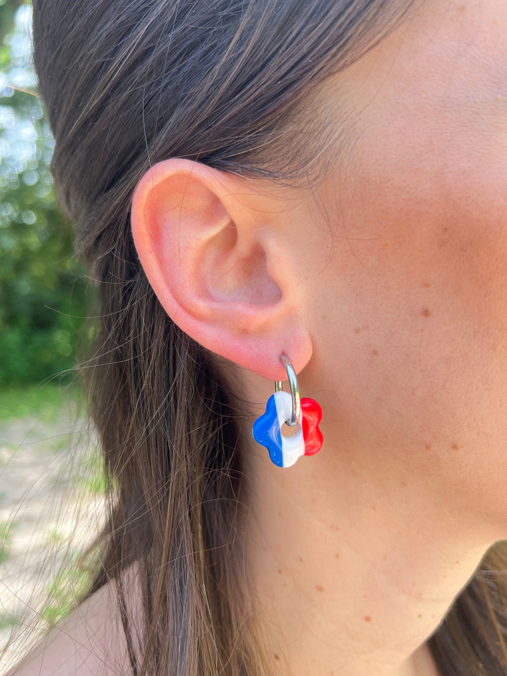Créoles Tricolore – Boucles d’oreilles artisanales en pâte polymère | Bleu, blanc & rouge