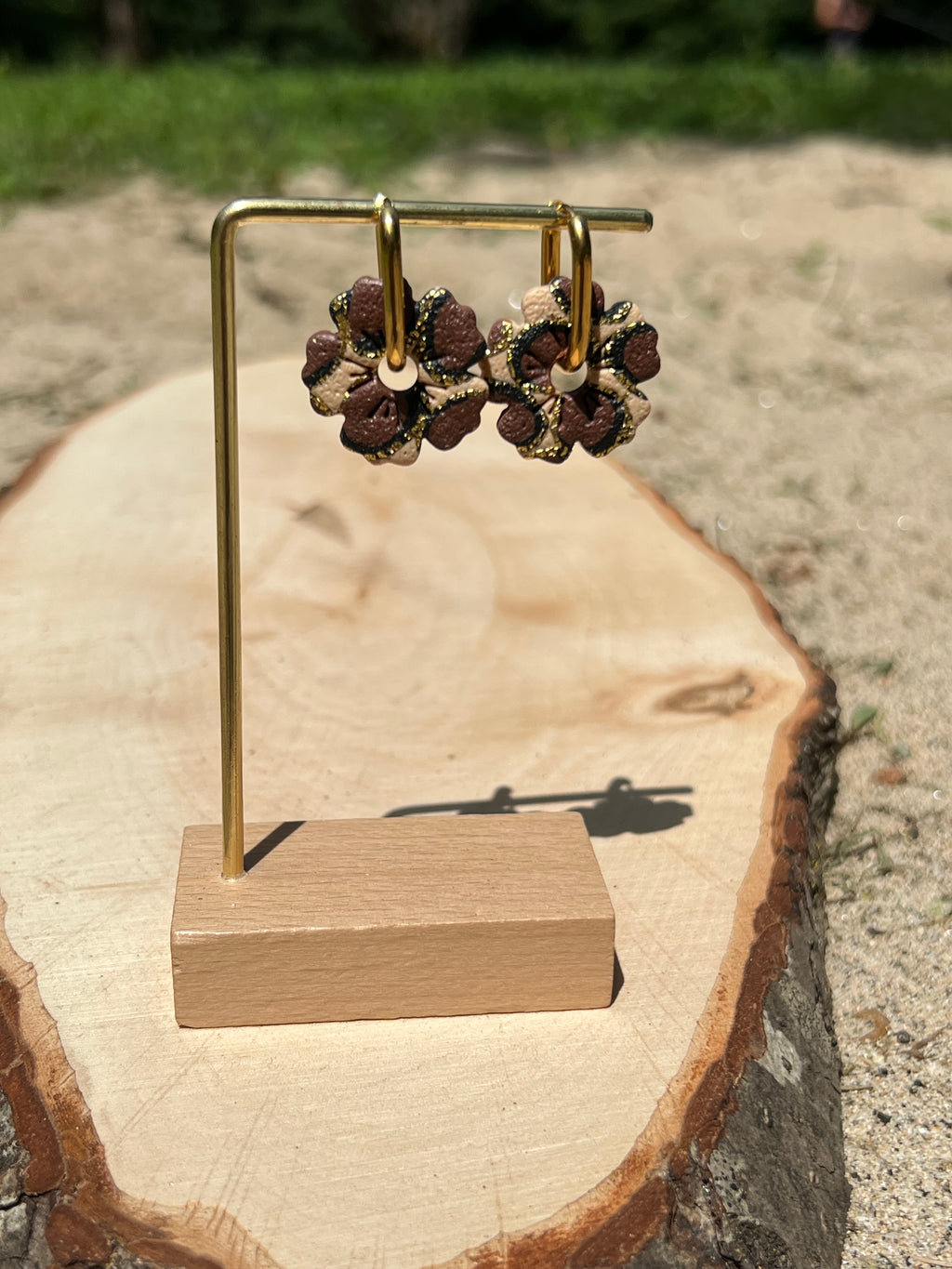 Créoles Léopard – Boucles d’oreilles artisanales en pâte polymère | Beige, chocolat, noir & doré