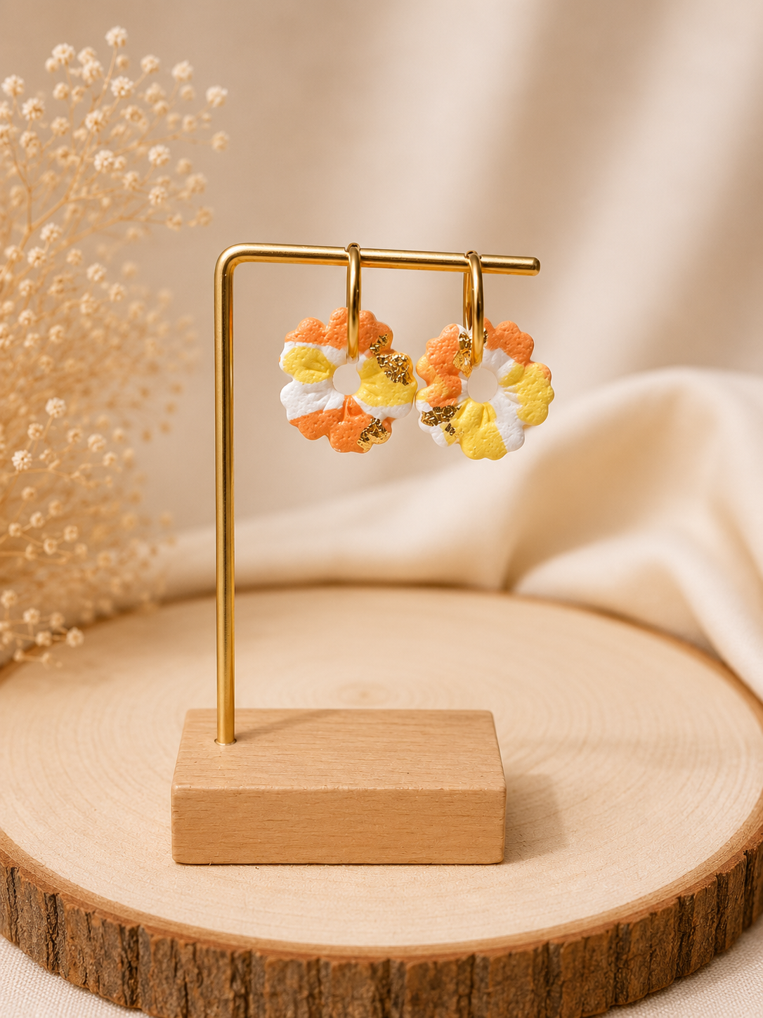 Créoles Aurore Dorée – Boucles d’oreilles artisanales en pâte polymère | Jaune, orange, blanc & doré