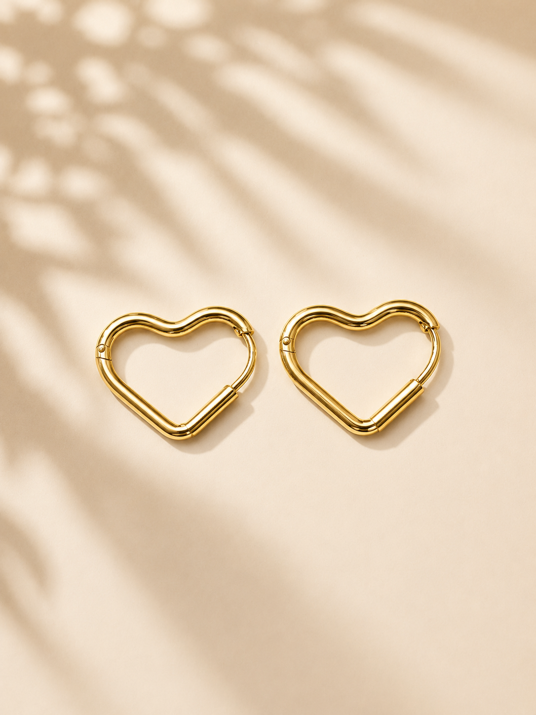 Créoles Fleur de Soleil – Boucles d’oreilles artisanales en pâte polymère | Jaune, bleu, doré, vert & blanc
